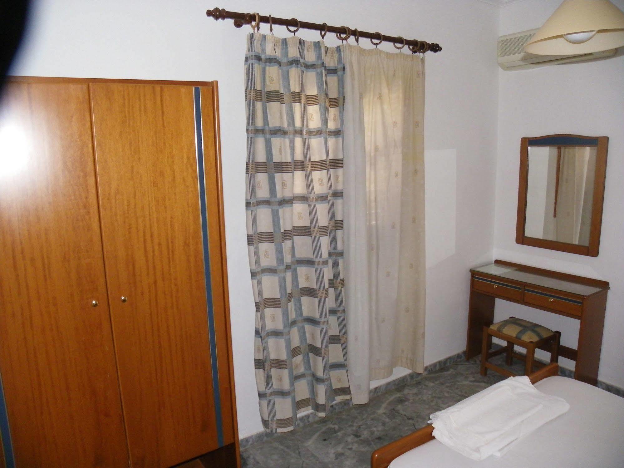 Filoxenia Apartments 2 Palaiochora Exterior foto
