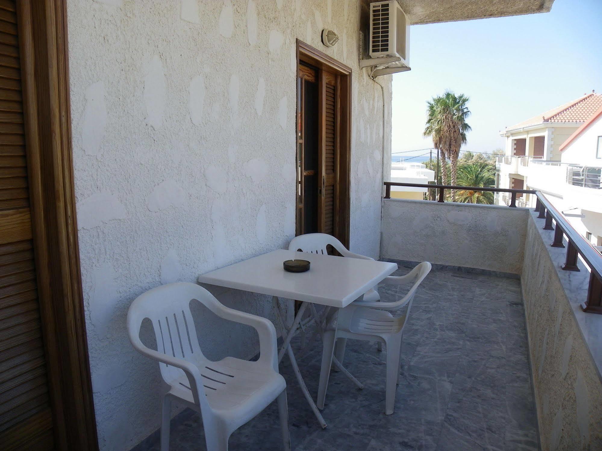 Filoxenia Apartments 2 Palaiochora Exterior foto